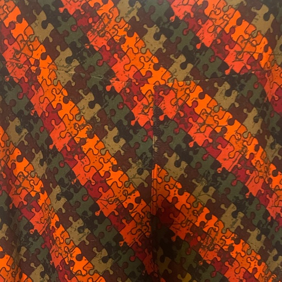 LulaRoe Puzzle Pieces Tall and Curvy Leggings - Picture 2 of 4
